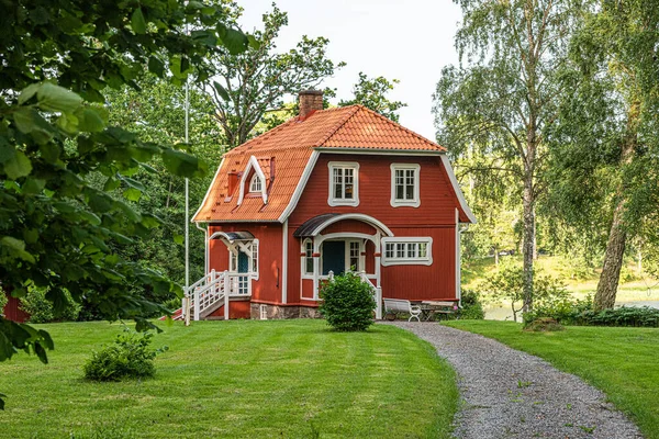 Traditionellt Svenskt Rött Och Vitt Hus — Stockfoto