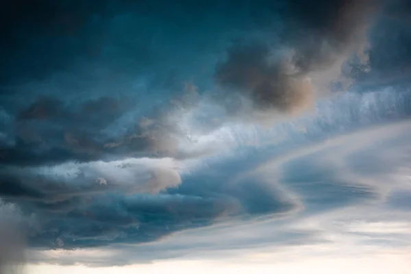 Cumulus Felhők Egy Nyári Estén — Stock Fotó