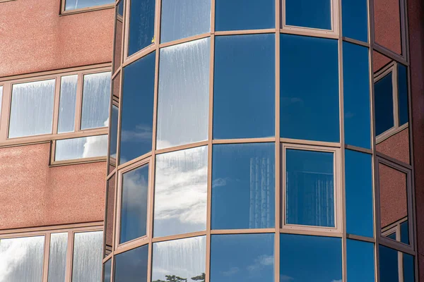 Glass Facade Abandoned Office Complex — Stock Photo, Image