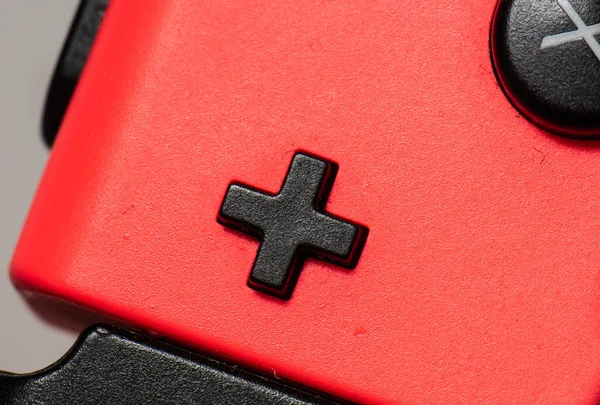 赤いハンドコントローラーのブラック ボタン — ストック写真