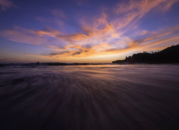 Beautiful sunset scenery on the beach of Montanita Ecuador — Stock Photo, Image