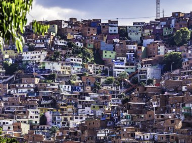 Medellin Kolombiya Comuna 13 yoğun nüfuslu evler
