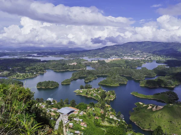 ピエドラ・エル・ペノールからグアタペ湖の素晴らしい景色, コロンビア — ストック写真