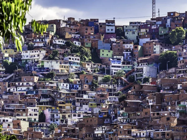 Medellin Kolombiya Comuna 13 yoğun nüfuslu evler