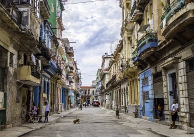 Havana, Küba. Kas 28, 2018 - eski Havana emtpy sokak