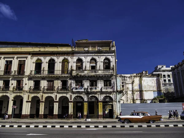 Havana, Cuba. Nov 28, 2018 - street view near Capitolio in central Havana — Stock Photo, Image
