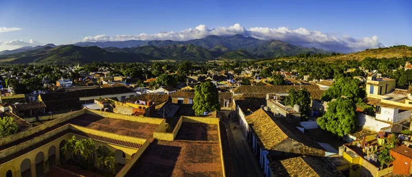 Panorama panorâmico do horizonte de Trinidad Cuba durante o pôr do sol — Fotografia de Stock