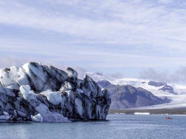 Izlanda 'da Jokulsarlon buzul Lagünü manzaralı