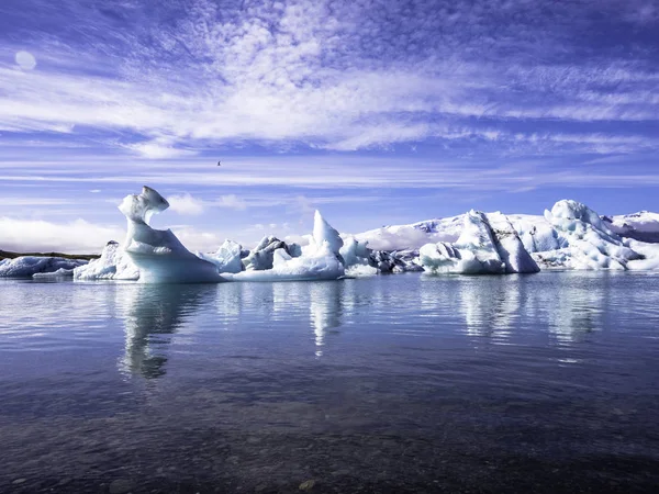 Vista panoramica della laguna del ghiacciaio di Jokulsarlon in Islanda — Foto Stock