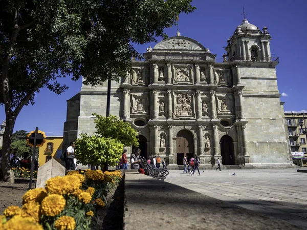 Cholula, México - 24 de outubro de 2018: Bela fachada da Catedral de Nossa Senhora da Assunção na Cidade de Oaxaca México — Fotografia de Stock