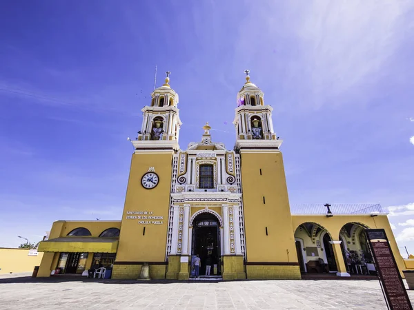 Cholula, Meksika - Eki 24, 2018:Iglesia Sobra Piramid Kilisesi Cholula Meksika