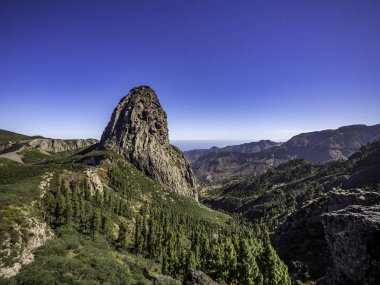 La Gomera Kanarya Adaları İspanya Garajonay Milli Parkı dağların güzel panoramik sahne