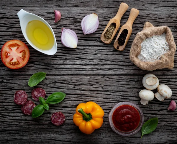 Ingredientes Para Pizza Caseira Fundo Madeira Gasto — Fotografia de Stock