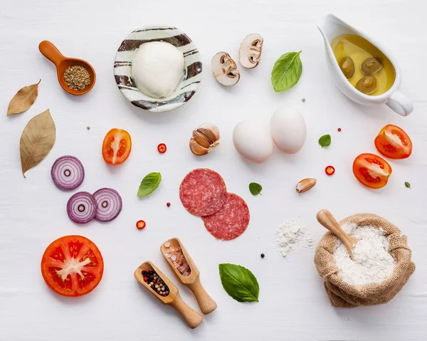 Ingredientes Para Pizza Caseira Fundo Madeira Branca — Fotografia de Stock