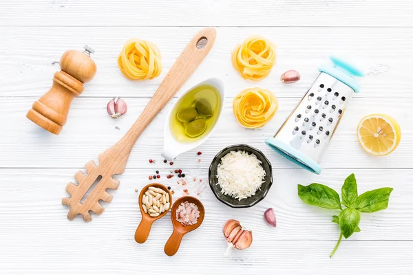 Ingredience Domácí Pesto Pasta Bílém Pozadí Dřevěná — Stock fotografie