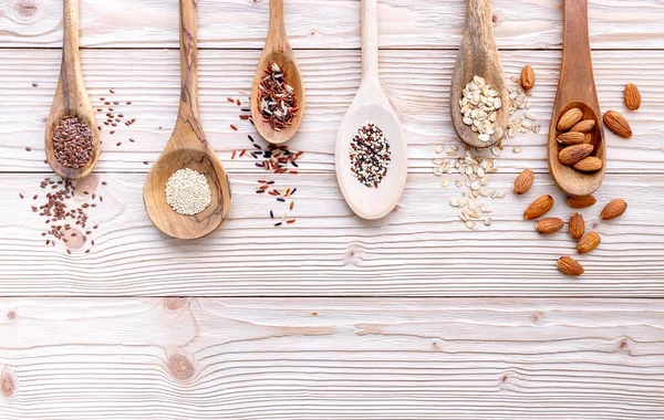 Diversi Tipi Cereali Cereali Fondo Legno Squallido — Foto Stock