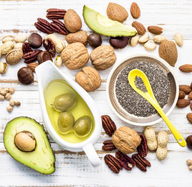 Omega 3 ve doymamış yağ seçimi gıda kaynakları. Süper fo