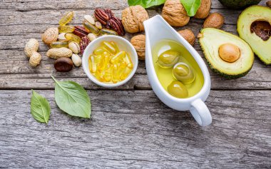 Omega 3 ve doymamış yağ seçimi gıda kaynakları. Süper fo