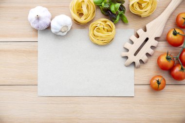 İtalyan gıdalar kavramı ve menü tasarımı . Ev için malzemeler