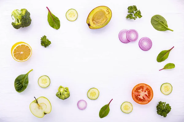 Σχέδιο φαγητού με ακατέργαστα συστατικά σαλάτας, φύλλα μαρούλι, Cucu — Φωτογραφία Αρχείου