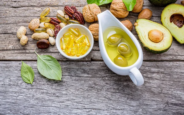 Omega 3 ve doymamış yağ seçimi gıda kaynakları. Süper fo