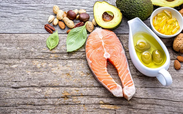 Omega 3 ve doymamış yağ seçimi gıda kaynakları. Süper fo