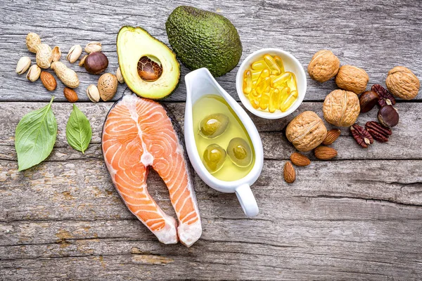 Selezione di fonti alimentari di omega 3 e grassi insaturi. super fo — Foto Stock