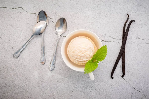 Vanilleeis Aroma Schüssel Mit Vanilleschoten Auf Betongrund Sommerliches Und Süßes — Stockfoto