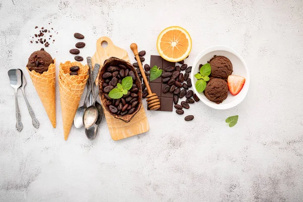 Choklad Glass Smaker Skål Med Mörk Choklad Och Kakao Spetsar — Stockfoto