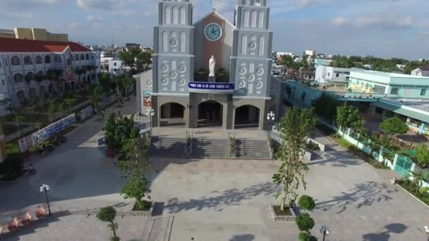 越南Ca Mau市Bao Loc教堂的空中 — 图库视频影像