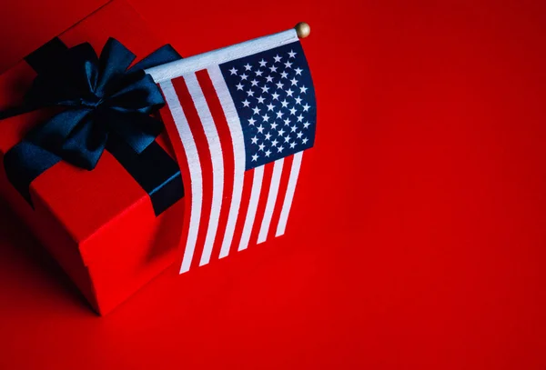 Американський прапор і Подарункова коробка. — стокове фото