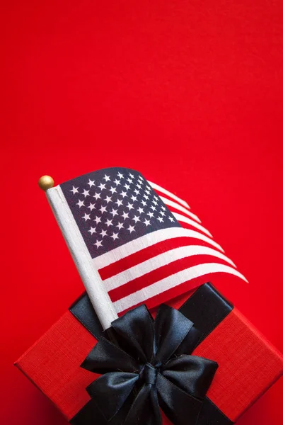 Американський прапор і Подарункова коробка. — стокове фото