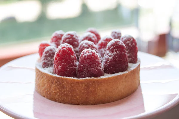 Taze ahududu tartlet.