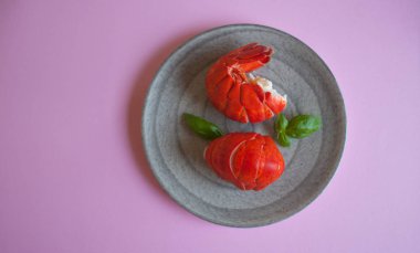 pişmiş ıstakoz kuyrukları.