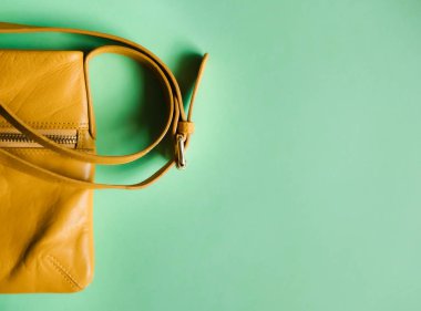 Nane yeşili hardal deri çanta.