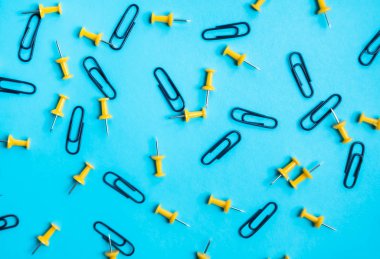 Ataç ve raptiyeler.