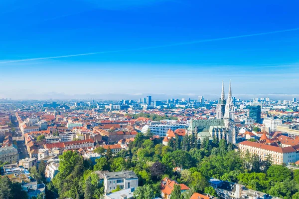 Hırvatistan Başkenti Zagreb Havadan Görünümü Şehir Merkezi Drone Katedral Kulelerinden — Stok fotoğraf