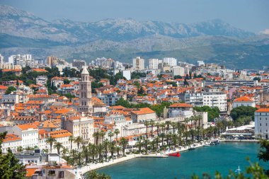 Hırvatistan'ın Dalmaçya kentindeki split kentinin panoraması. Şehir merkezi, Roma İmparatoru Diocletianus sarayı ve katedral. Avrupa'da popüler turistik yer.