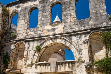 Split Diocletian's Palace Duvarları, Hırvatistan - Ünlü Diocletian Sarayı Split bugünün şehrinin tarihi merkezinde Roma İmparatoru Diocletianus için inşa edilmiştir