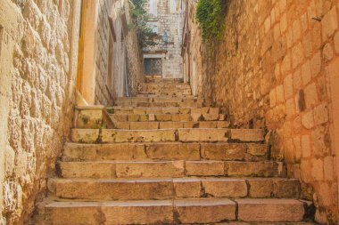  Hırvatistan 'ın Dubrovnik kentindeki Eski Kent ve Akdeniz çevresindeki dar sokak ve merdivenler 