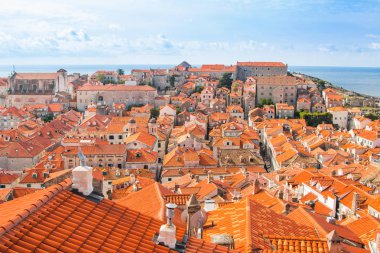 Hırvatistan 'ın Dubrovnik kentindeki eski evlerin çatıları 