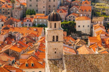 Hırvatistan 'ın Dubrovnik kentindeki eski evlerin çatıları 