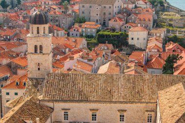 Hırvatistan 'ın Dubrovnik kentindeki eski evlerin çatıları 