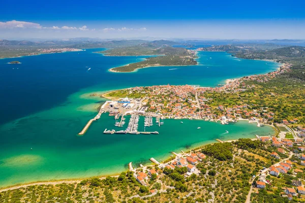 Piękne Chorwackie Wybrzeże Wyspa Murter Archipelag Miasto Betina Powietrza Dalmacja — Zdjęcie stockowe