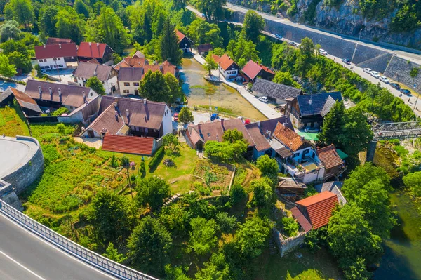 Croácia Rastoke Aldeia Perto Slunj Croácia Moinhos Água Velhos Cachoeiras — Fotografia de Stock