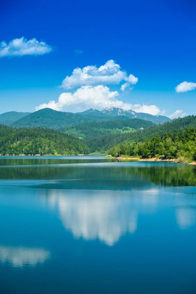 Chorvatsko Nádherné Jezero Gorski Kotar Lokve Pohoří Risnjak Pozadí Odraz — Stock fotografie