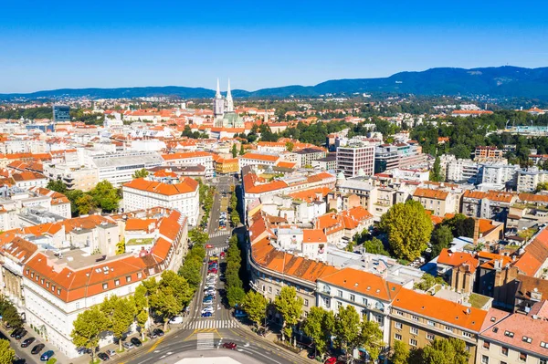 Zagreb Hırvatistan Başkenti Şehir Merkezi Katedral Drone Havadan Görünümü — Stok fotoğraf