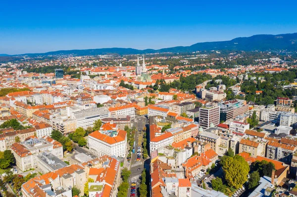 Hırvatistan Başkenti Zagreb Eski Şehir Merkezinin Aşağısında Şehir Havadan Insansız — Stok fotoğraf