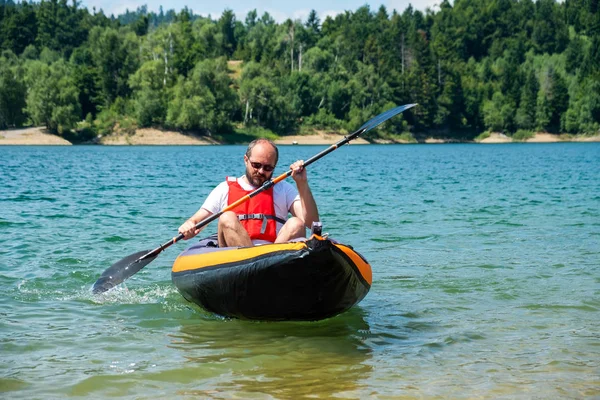 Man Paddling Inflatable Kayak Lake Lokve Gorski Kotar Croatia Adventurous — Stock Photo, Image