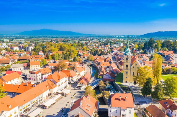 克罗地亚 Samobor镇 主广场和教堂塔空中景观 — 图库照片